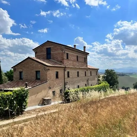 Splendida Villa Con Piscina E Sauna, Belvedere Ostrense