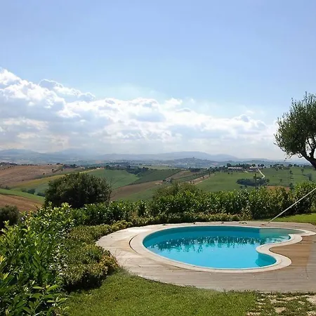 Splendida Villa Con Piscina E Sauna, Belvedere Ostrense Villa
