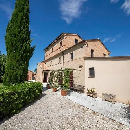 Splendida Villa Con Piscina E Sauna, Belvedere Ostrense