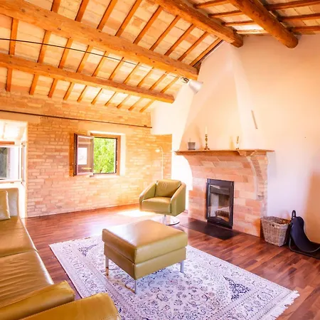 Splendida Villa Con Piscina E Sauna, Belvedere Ostrense *