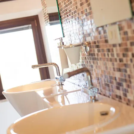 Villa Splendida Villa Con Piscina E Sauna, Belvedere Ostrense