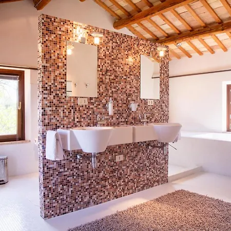Splendida Villa Con Piscina E Sauna, Belvedere Ostrense Villa *