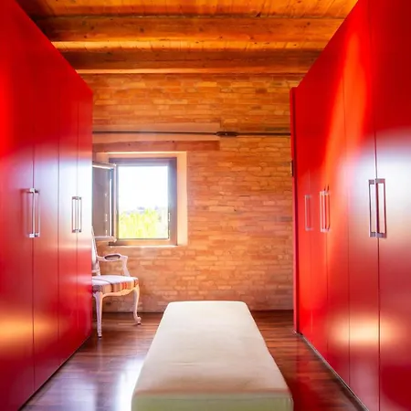 Splendida Villa Con Piscina E Sauna, Belvedere Ostrense *