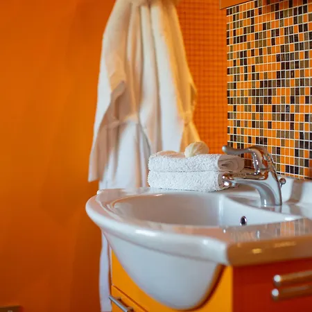 Splendida Villa Con Piscina E Sauna, Belvedere Ostrense Villa
