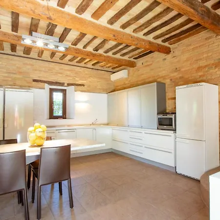 Splendida Villa Con Piscina E Sauna, Belvedere Ostrense