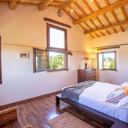 Splendida Villa Con Piscina E Sauna, Belvedere Ostrense