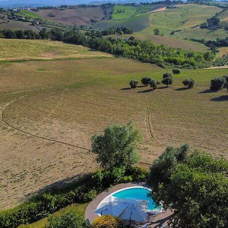 Splendida Villa Con Piscina E Sauna, Belvedere Ostrense *