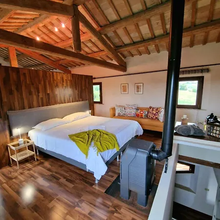 Splendida Villa Con Piscina E Sauna, Belvedere Ostrense