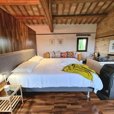 Splendida Villa Con Piscina E Sauna, Belvedere Ostrense